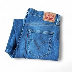 Levi's High Waisted Mom Jean 31 Straight Vintage Inspired Medium Wash Denim